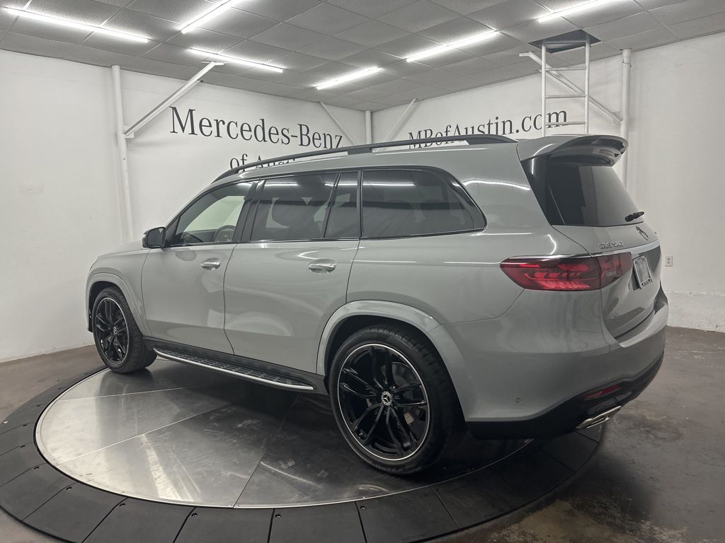 2026 Mercedes Benz GLS 580 4MATIC photo 2