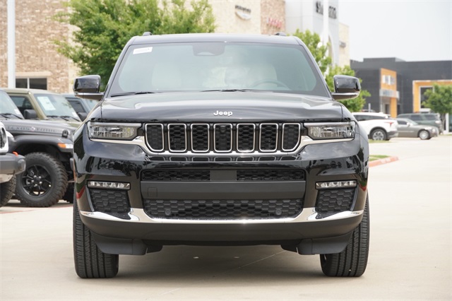 2025 Jeep Grand Cherokee Limited photo 2