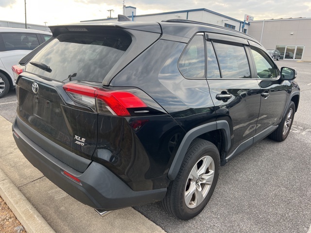 2019 Toyota RAV4 XLE photo 4