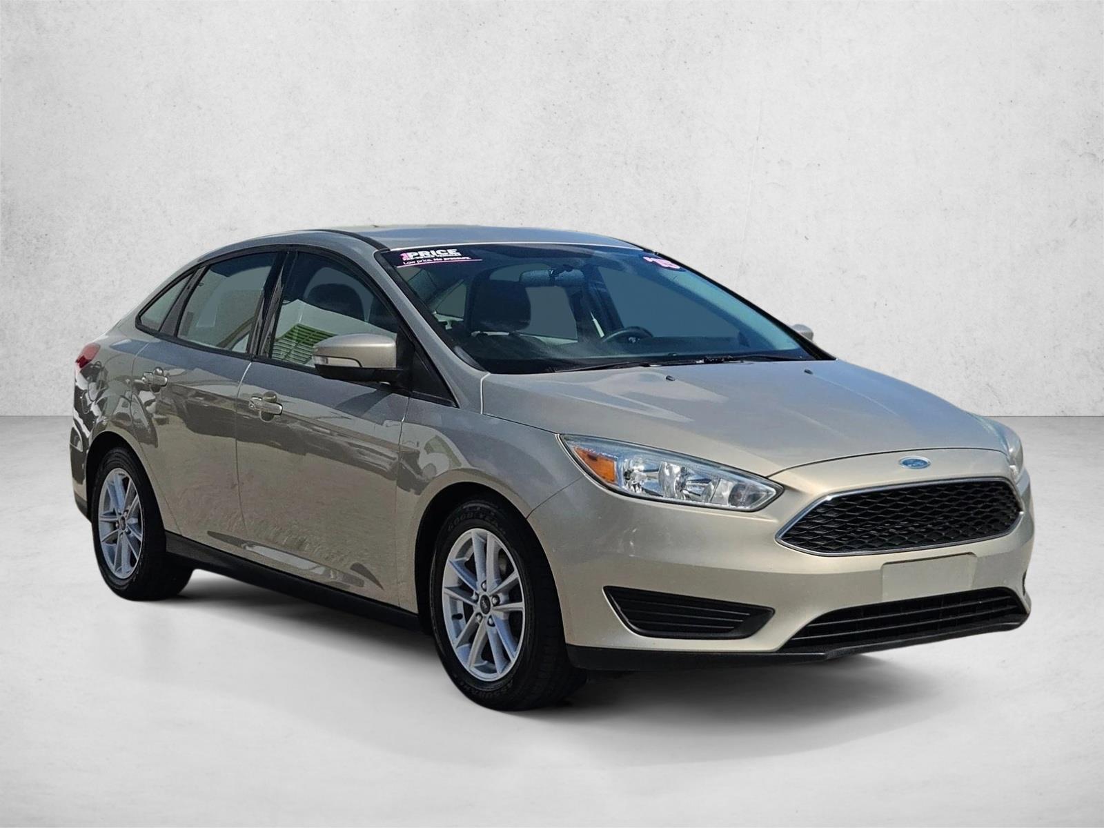 2015 Ford Focus SE photo 3