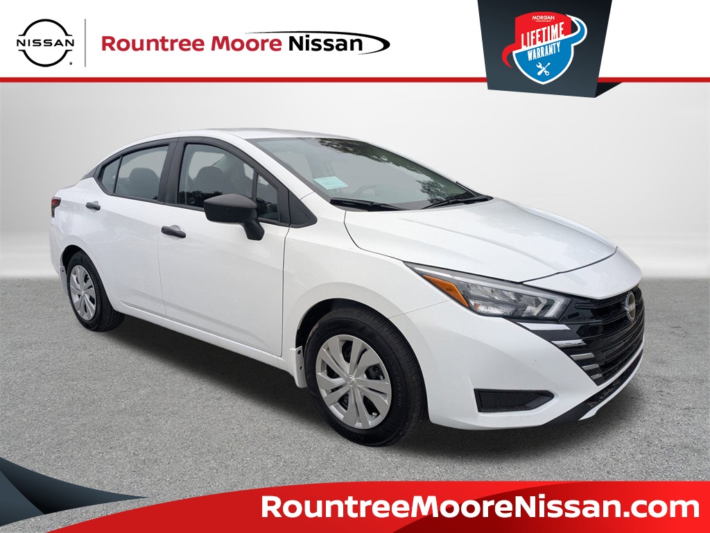 2025 Nissan Versa S's photo