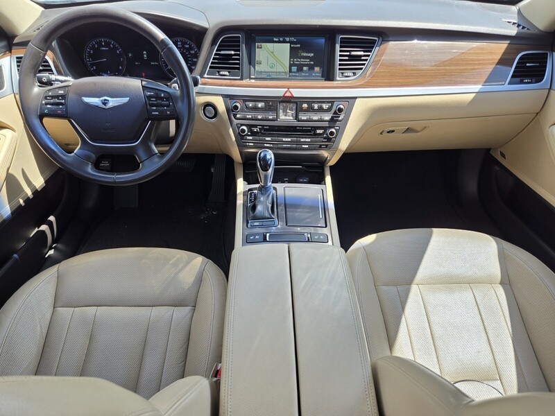 2015 Hyundai Genesis 3.8 RWD photo 11