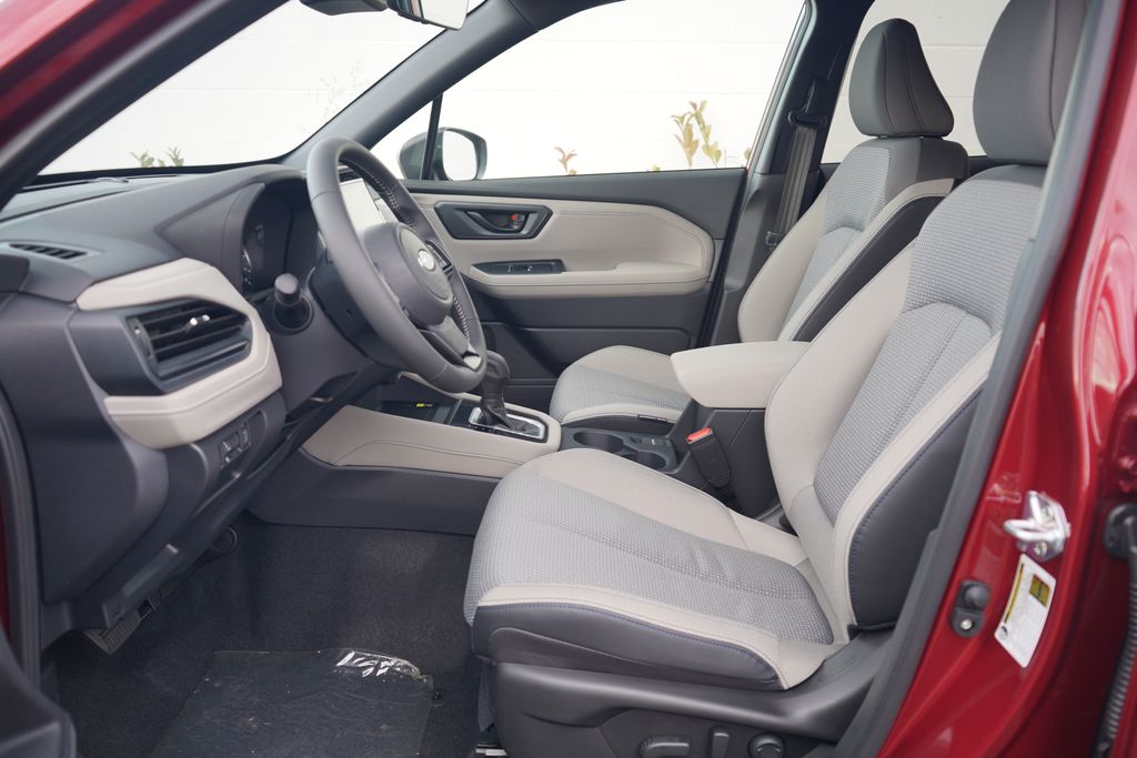 2025 Subaru Forester Premium photo 6