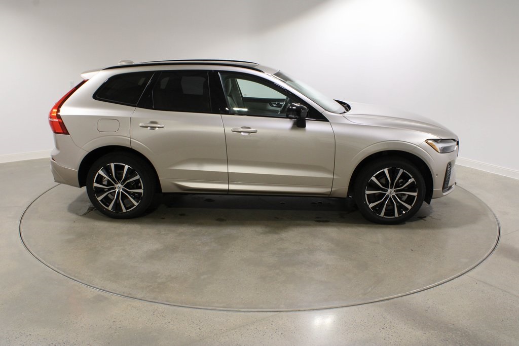 2025 Volvo XC60 B5 Plus photo 5