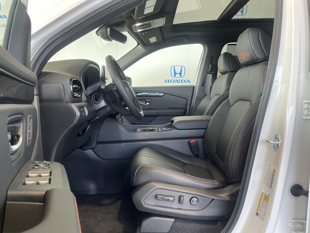 2025 Honda Pilot TrailSport photo 10