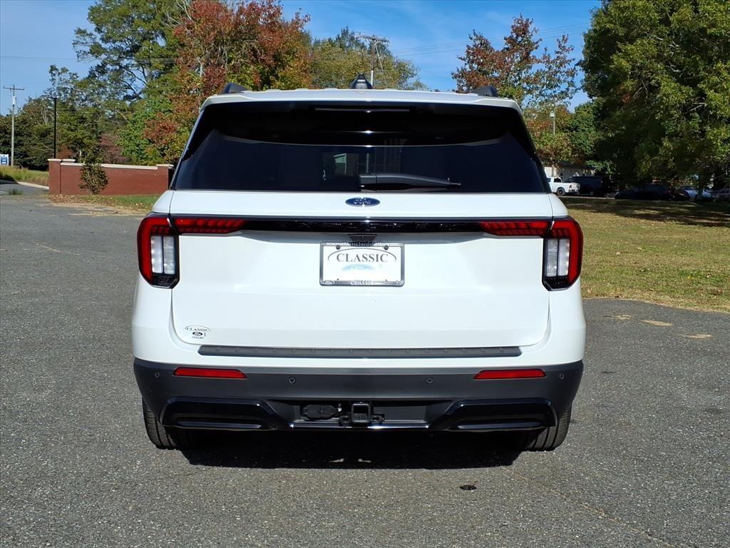 2025 Ford Explorer ST-Line photo 2