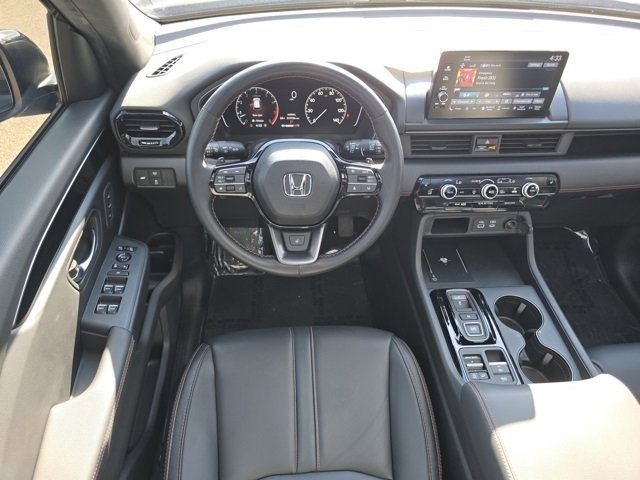 2025 Honda Pilot TrailSport photo 3