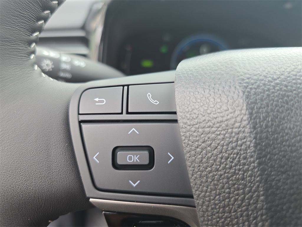 2025 Toyota Camry SE photo 15