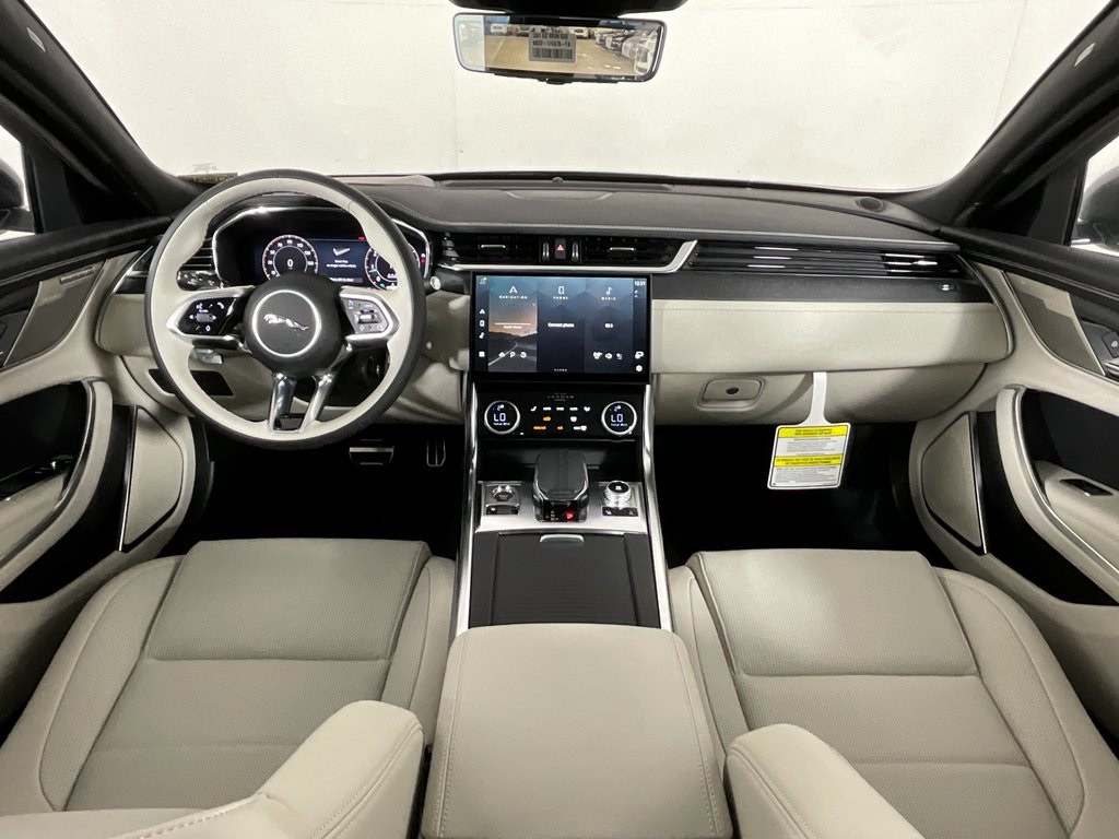 New 2024 Carpathian Gray Premium Metallic Jaguar R-Dynamic SE image 4