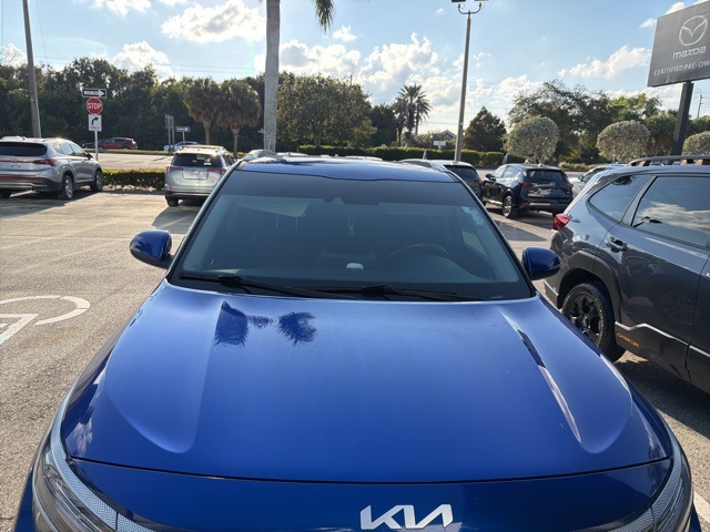 2023 Kia Seltos S photo 2