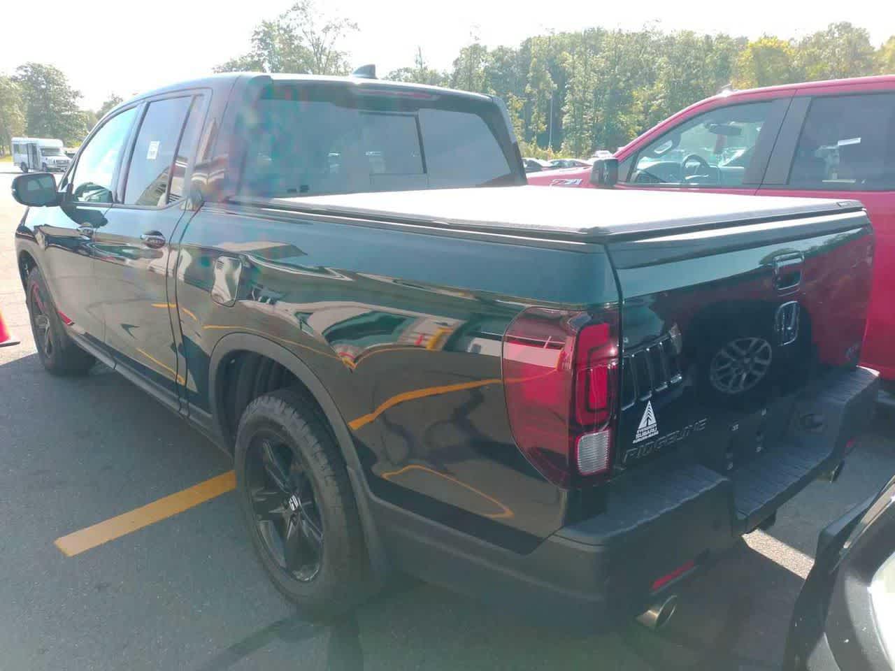 2023 Honda Ridgeline Black Edition photo 2