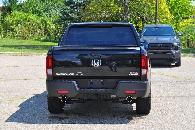 2023 Honda Ridgeline Sport photo 2