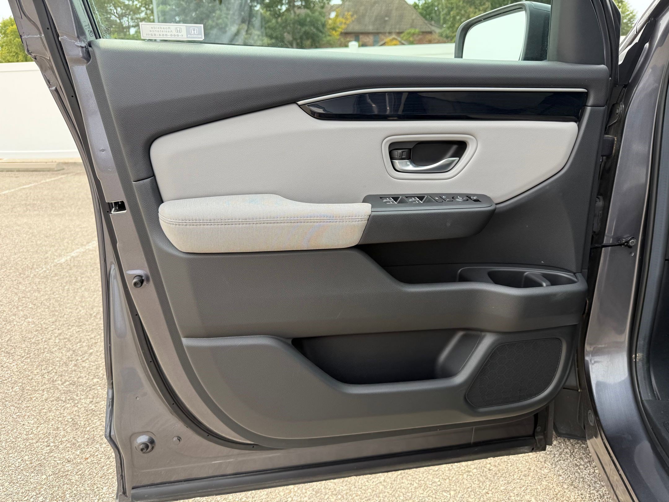 2024 Honda Pilot LX photo 10