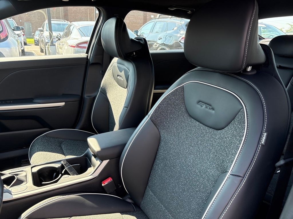 2025 Kia K4 GT-Line photo 12