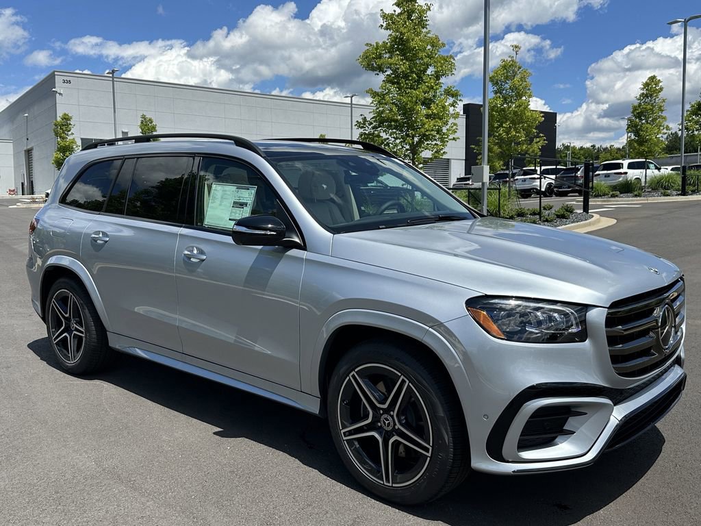 2025 Mercedes Benz GLS 450 4MATIC photo 2