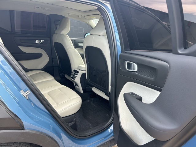 2024 Volvo XC40 Plus photo 22