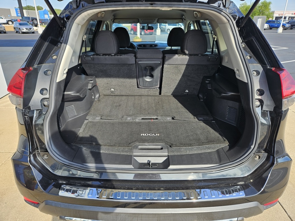 2017 Nissan Rogue SV photo 9