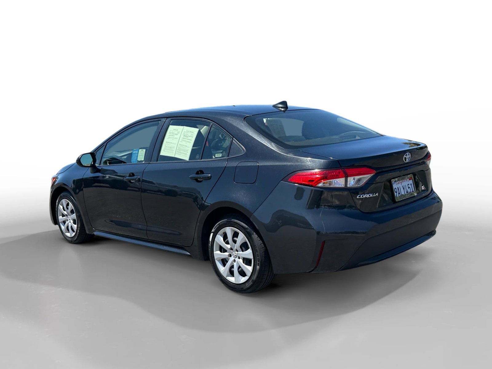 2022 Toyota Corolla LE photo 3
