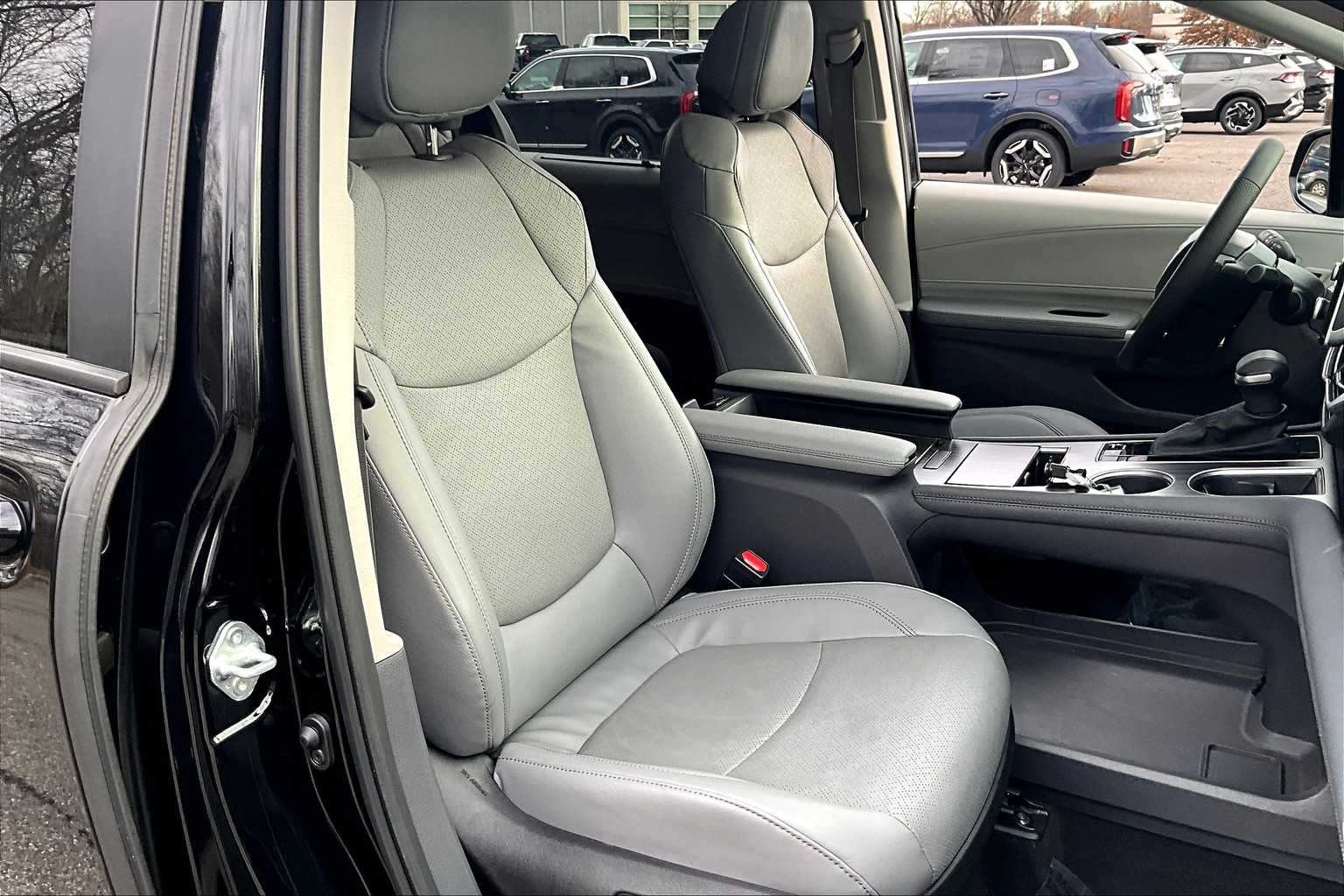 2024 Toyota Sienna Limited photo 8
