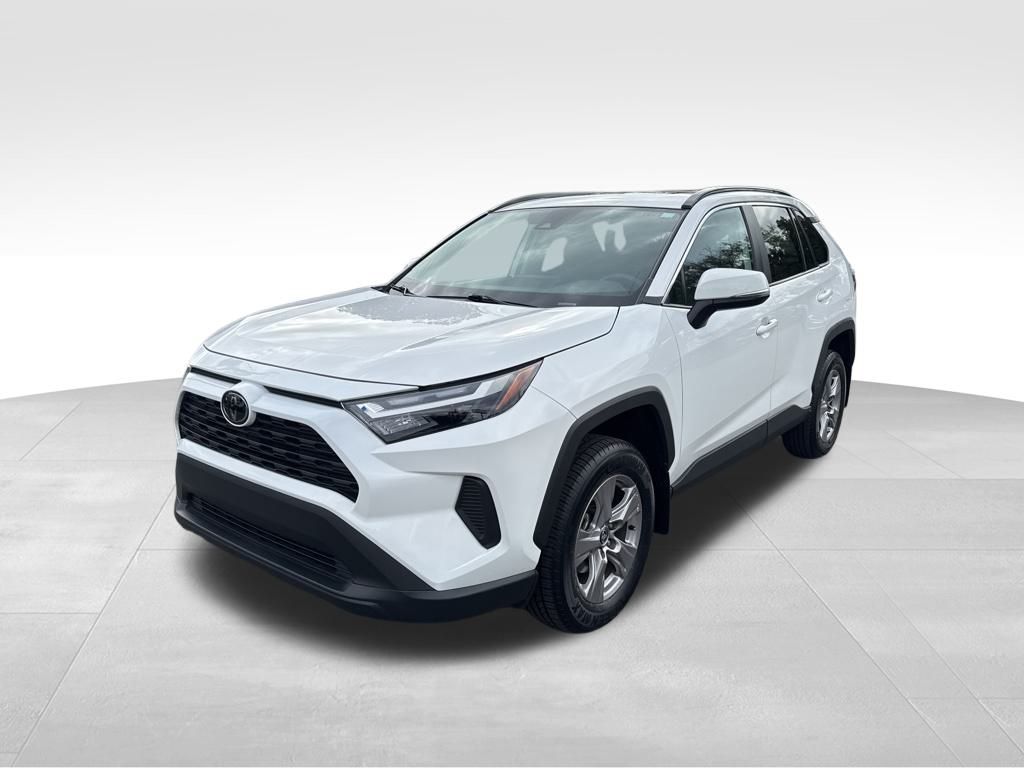 2025 Toyota RAV4 XLE photo 3