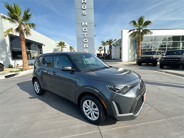 2025 Kia Soul LX's photo