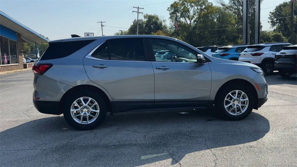 2023 Chevrolet Equinox LT photo 2