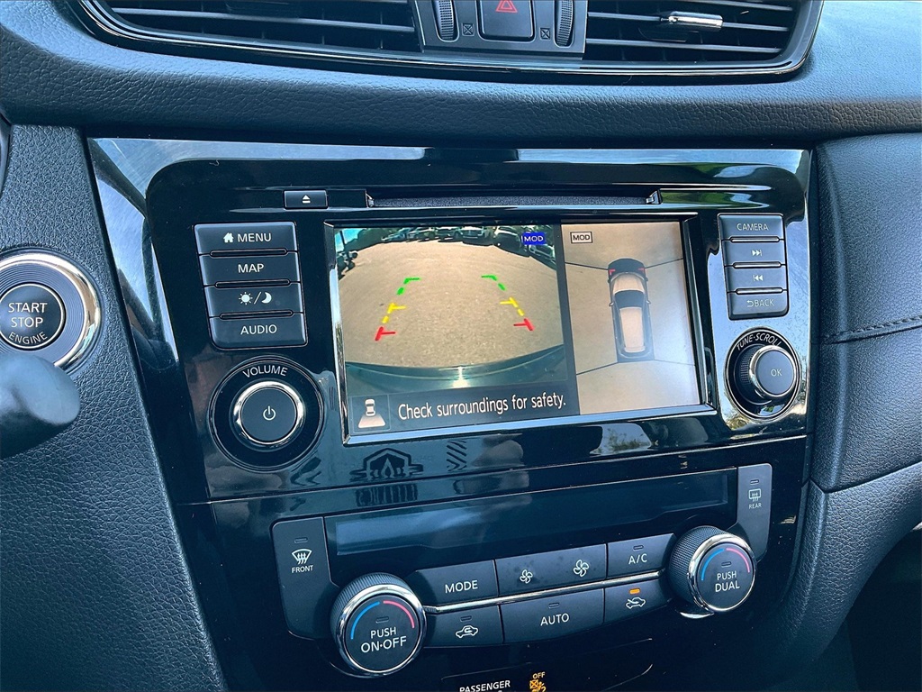 2019 Nissan Rogue SV photo 17
