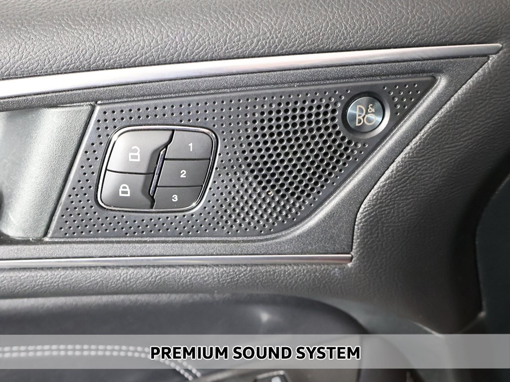 2022 Ford Edge Titanium photo 3