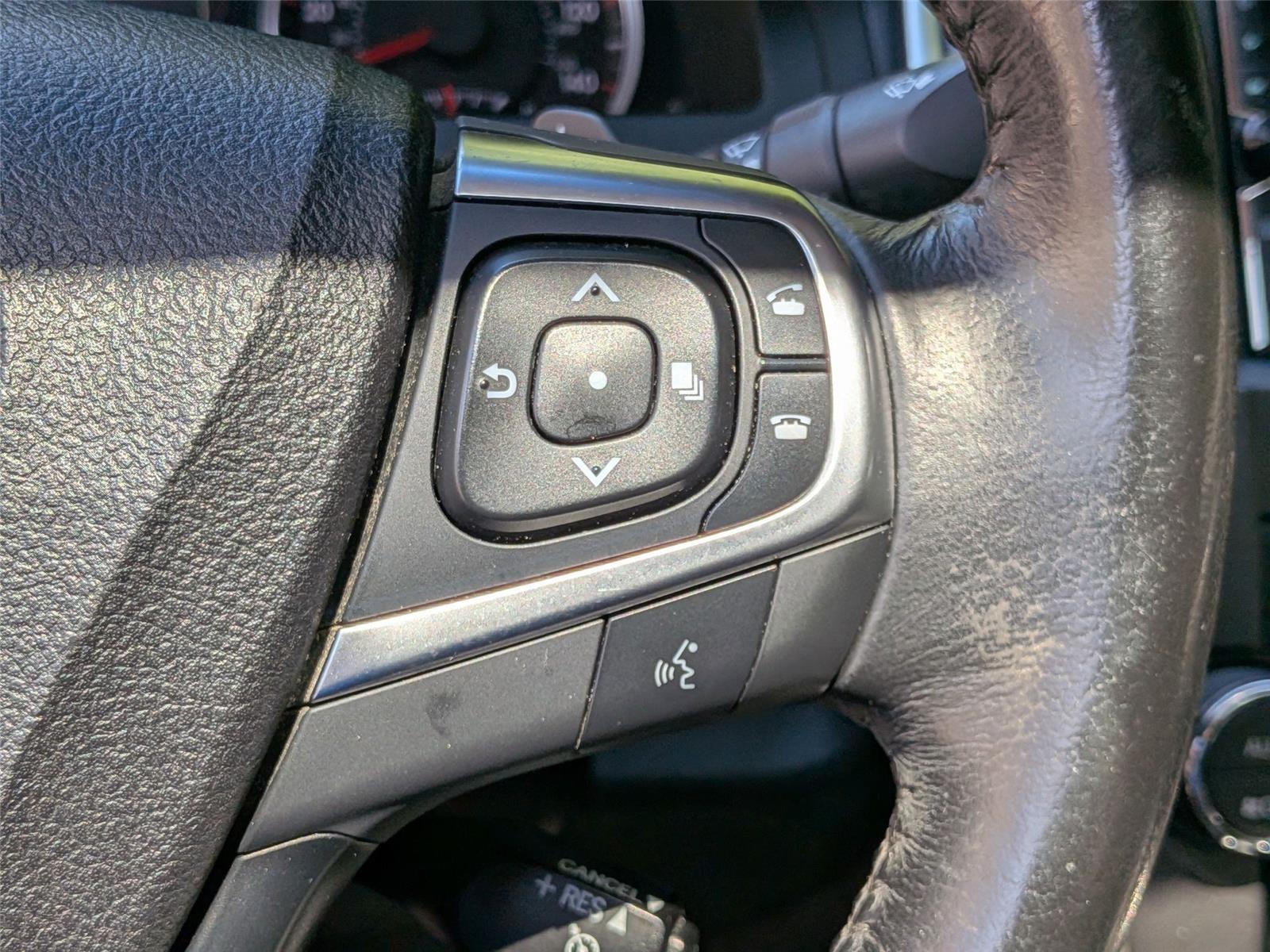 2015 Toyota Camry XSE photo 20