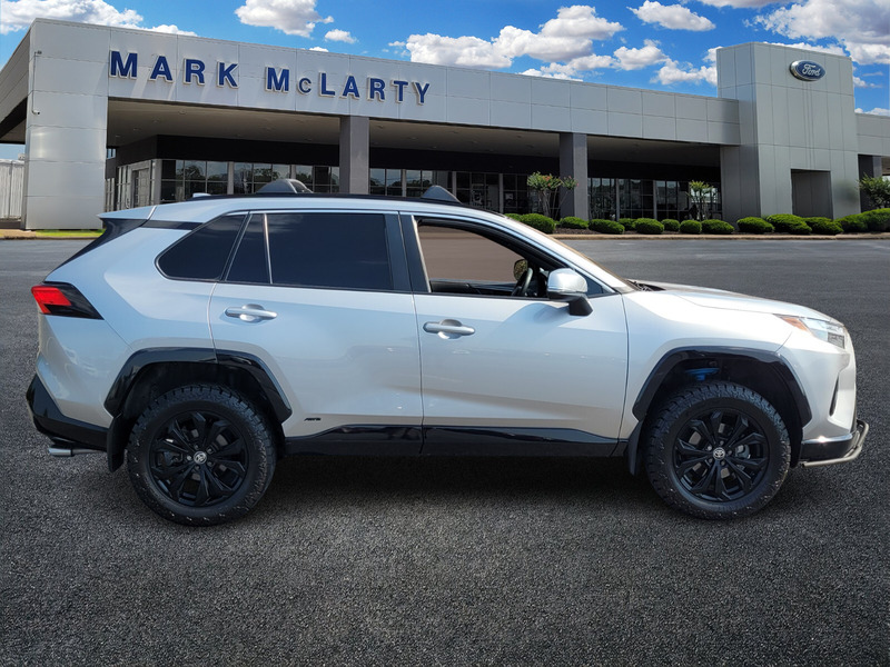 2022 Toyota RAV4 Hybrid SE photo 2