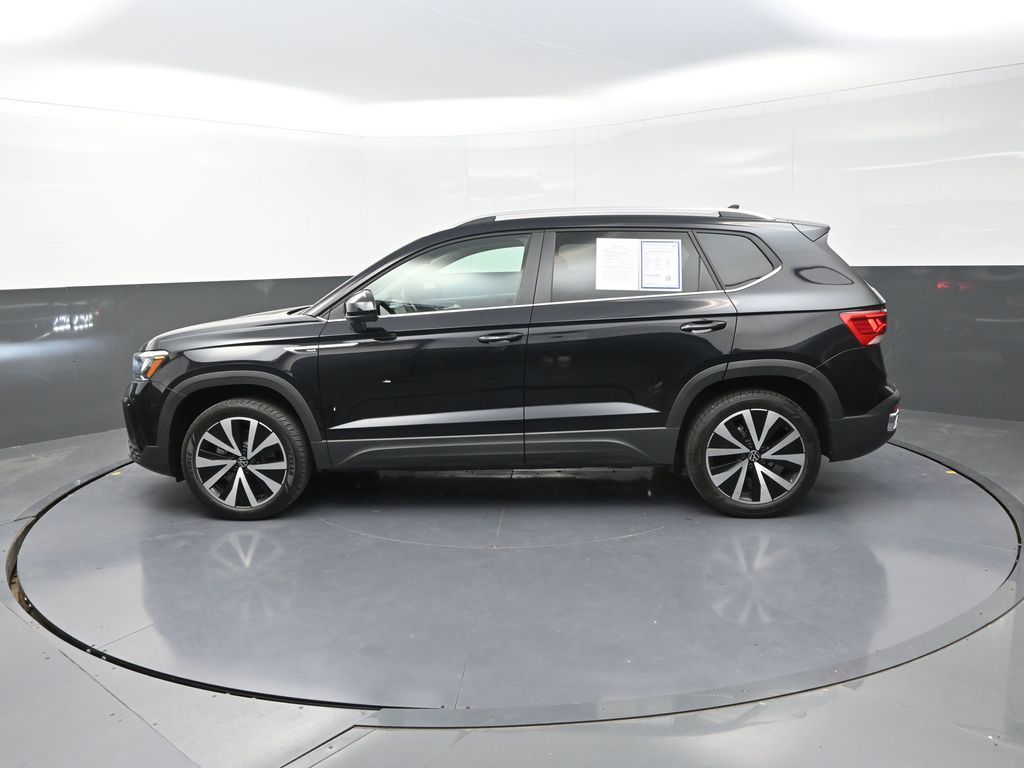 2024 Volkswagen Taos SE photo 2