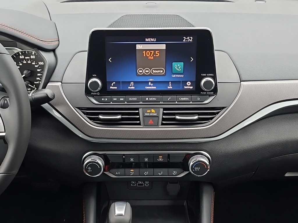 2025 Nissan Altima SR photo 15