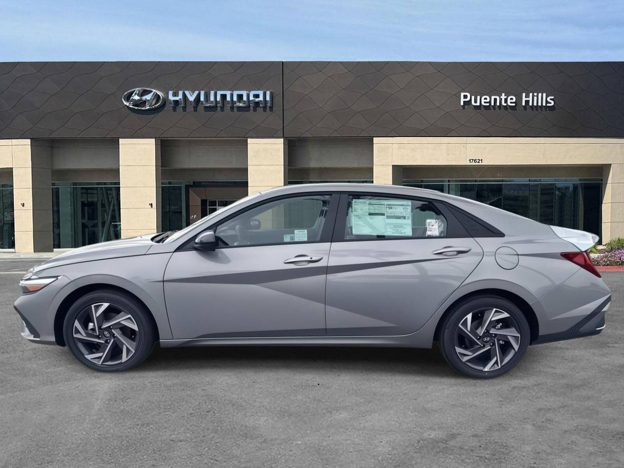 2025 Hyundai Elantra Hybrid SEL Sport photo 2