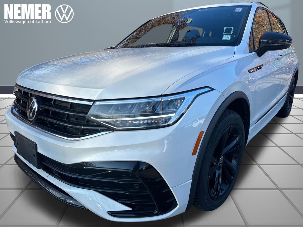 2023 Volkswagen Tiguan SE R-LINE BLACK's photo