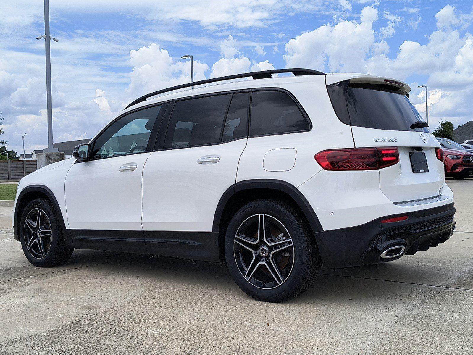 2024 Mercedes Benz GLB 250 4MATIC photo 3