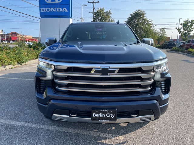 2022 Chevrolet Silverado 1500 High Country photo 2