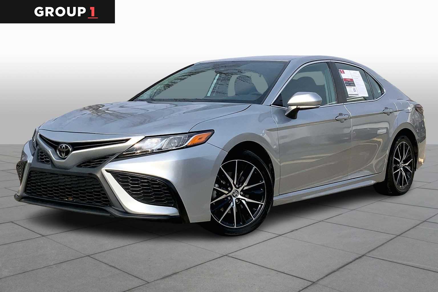 2024 Toyota Camry SE's photo