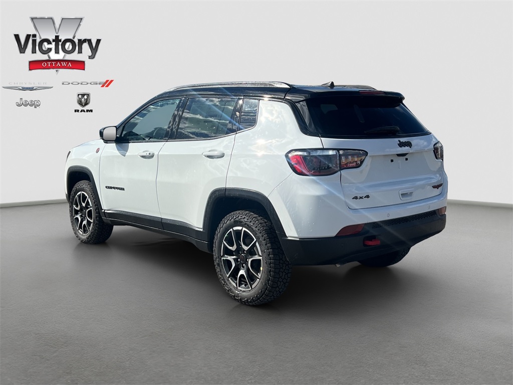 2026 Jeep Compass Trailhawk photo 3