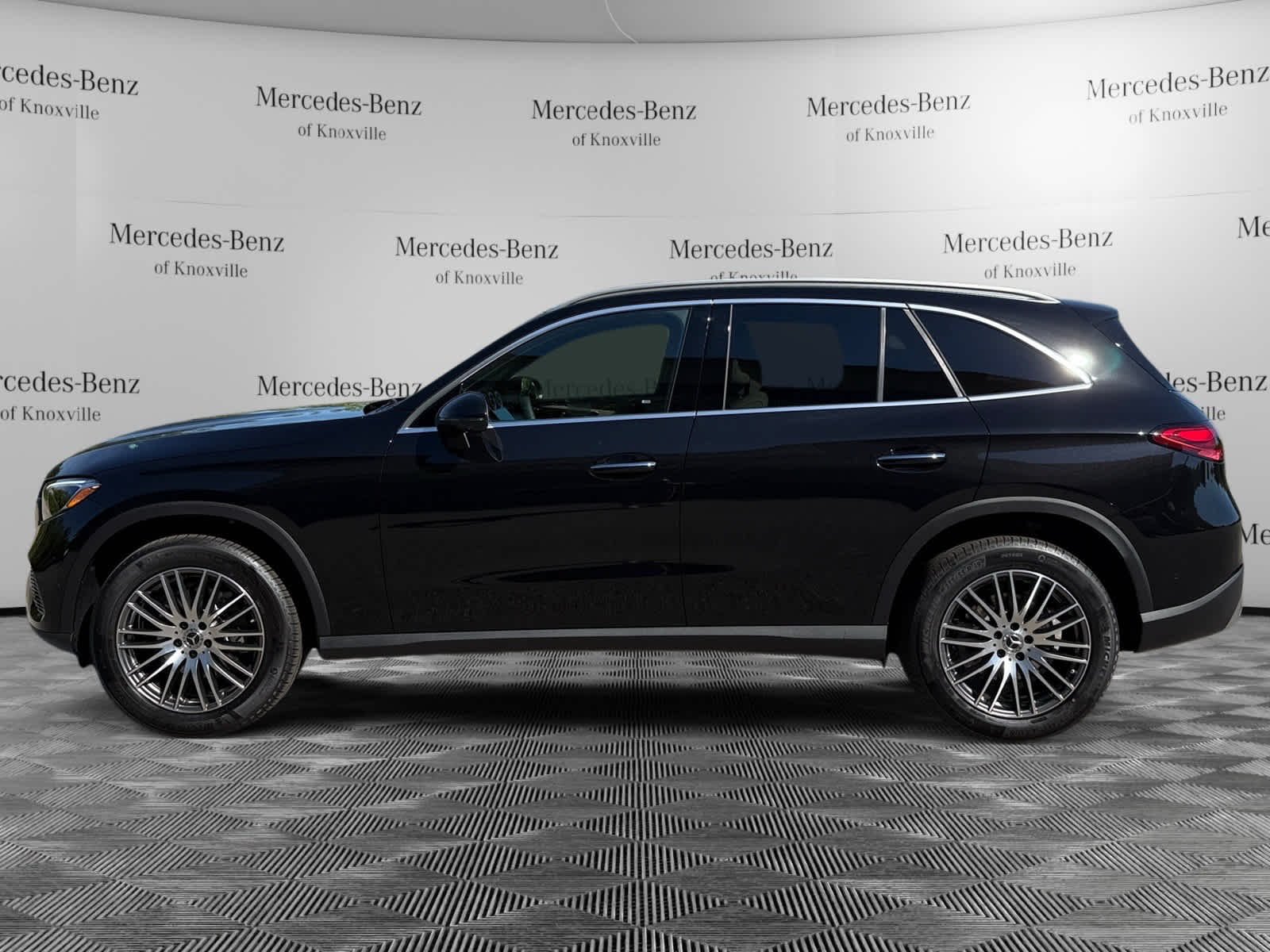 2026 Mercedes Benz GLC 300 4MATIC photo 2