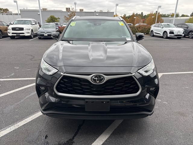 2022 Toyota Highlander XLE photo 2