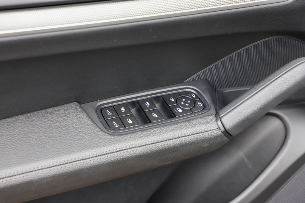 2024 Porsche Cayenne Coupe Base photo 31