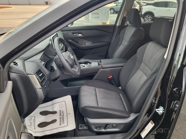 2025 Nissan Rogue SV photo 12