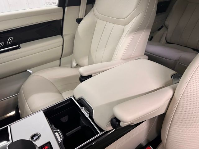 2025 Land Rover Range Rover Autobiography photo 24