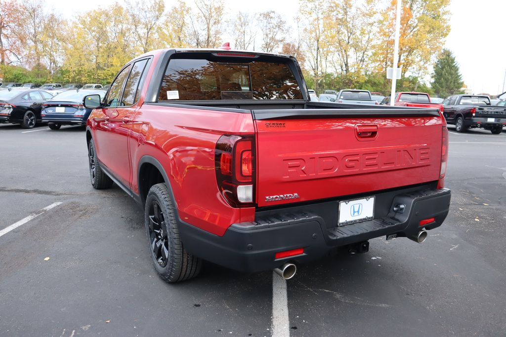 2025 Honda Ridgeline Black Edition photo 2