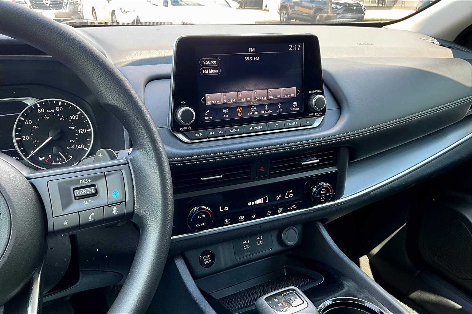 2024 Nissan Rogue SV photo 6