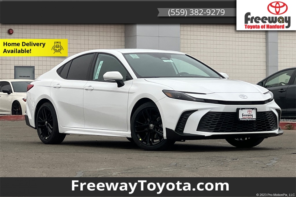 2026 Toyota Camry SE's photo