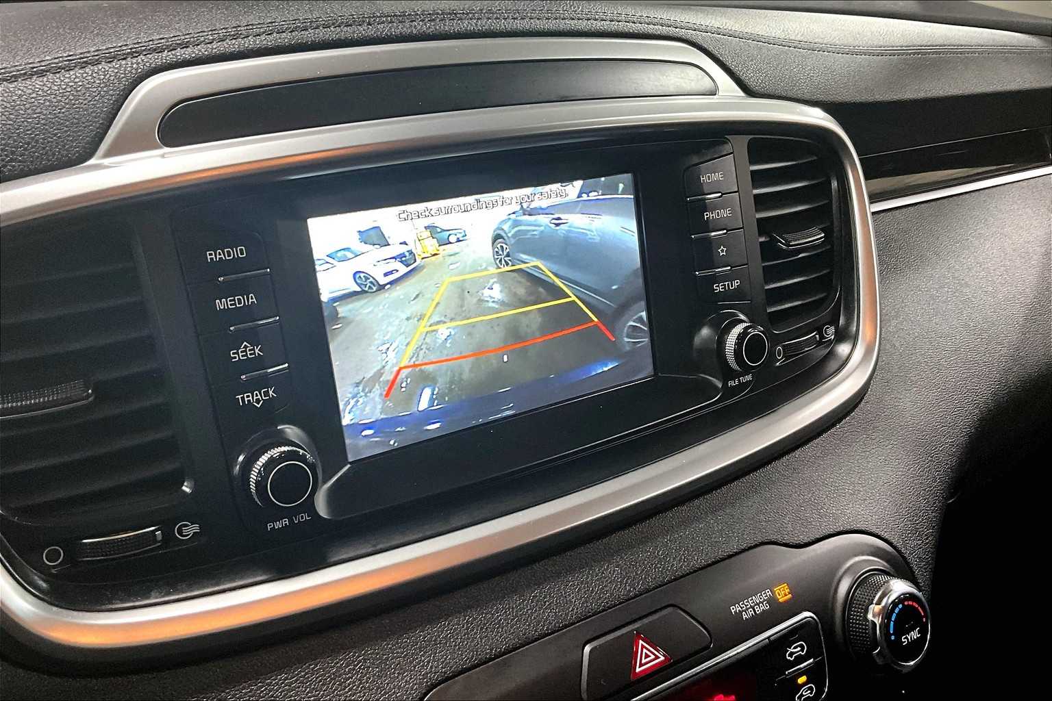 2020 Kia Sorento LX photo 25