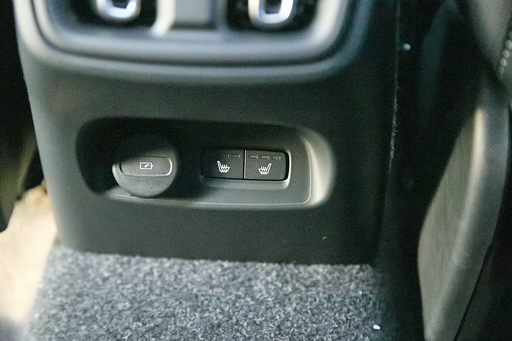 2026 VOLVO XC40 - Image 19