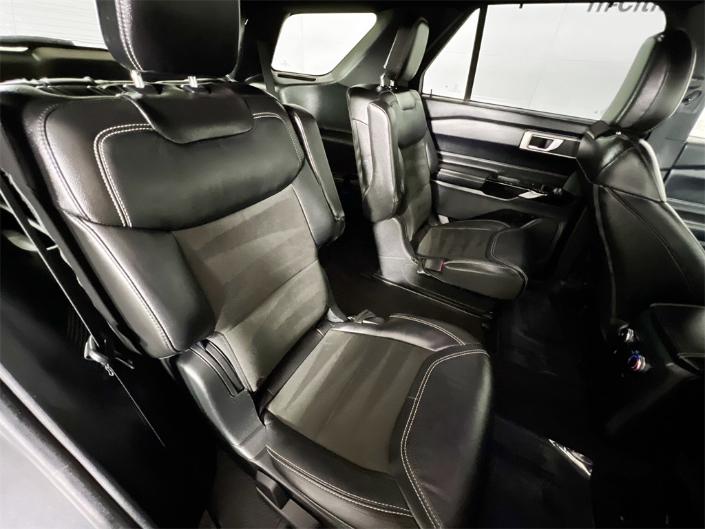 2022 Ford Explorer ST photo 17