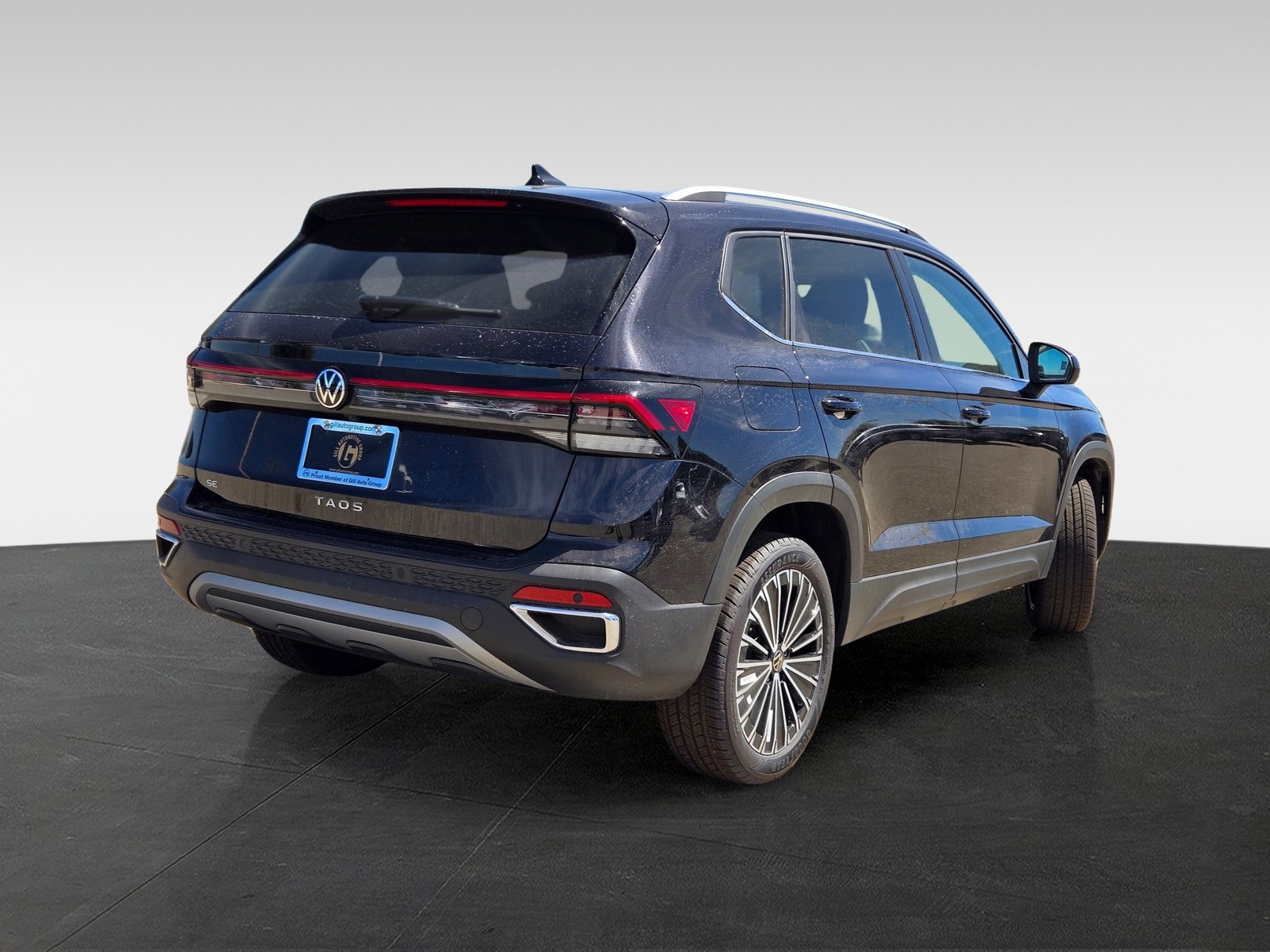2025 Volkswagen Taos SE photo 4